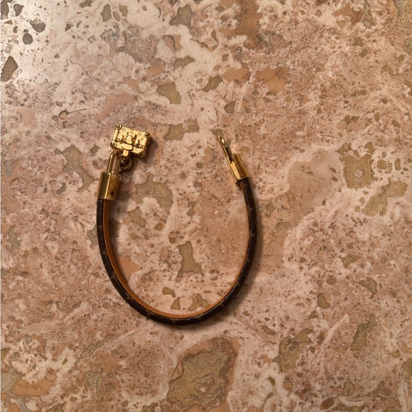 LOUIS VUITTON
Monogram cloth bracelet - Picture 6 of 12